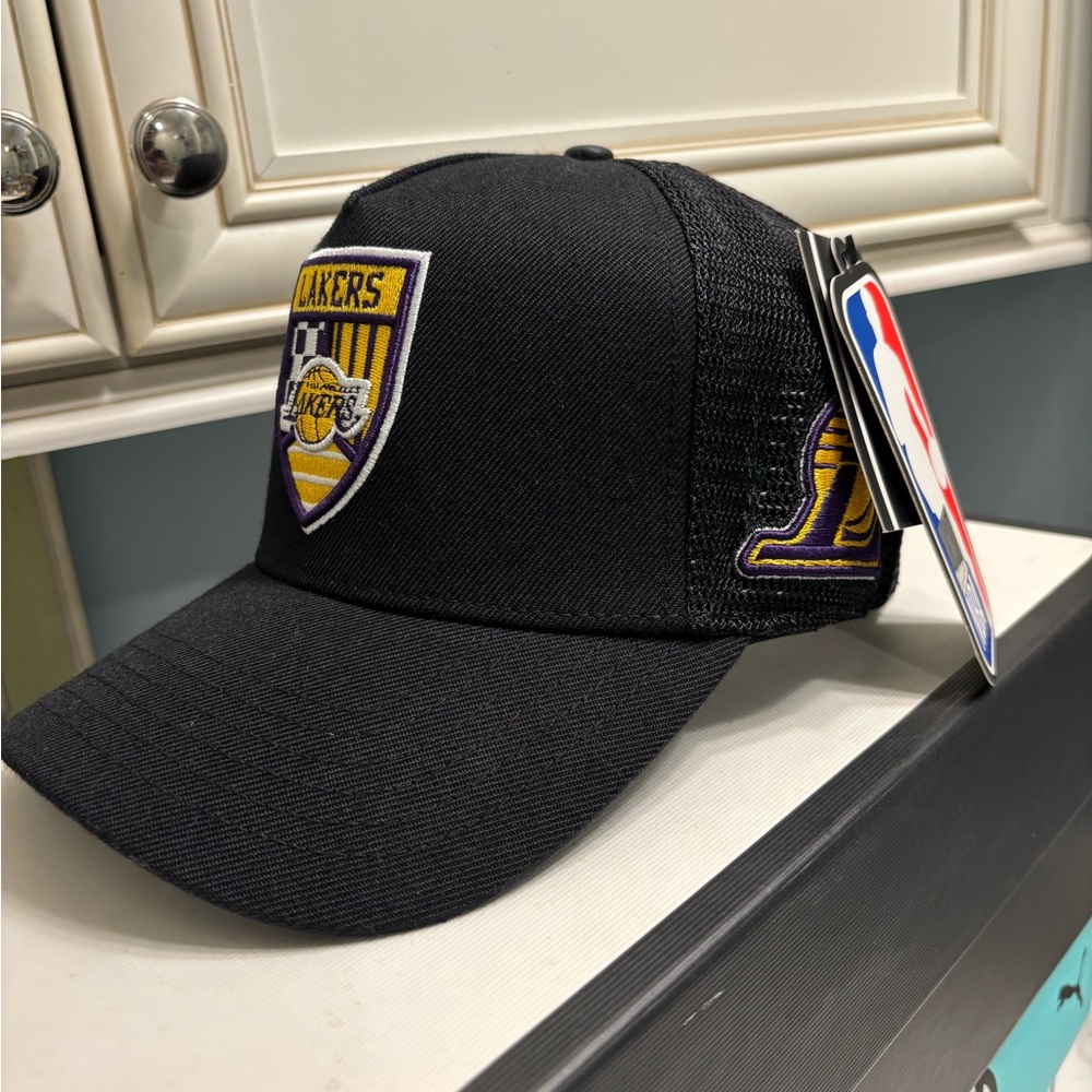 Pro Standard Lakers Black Snapback Logo